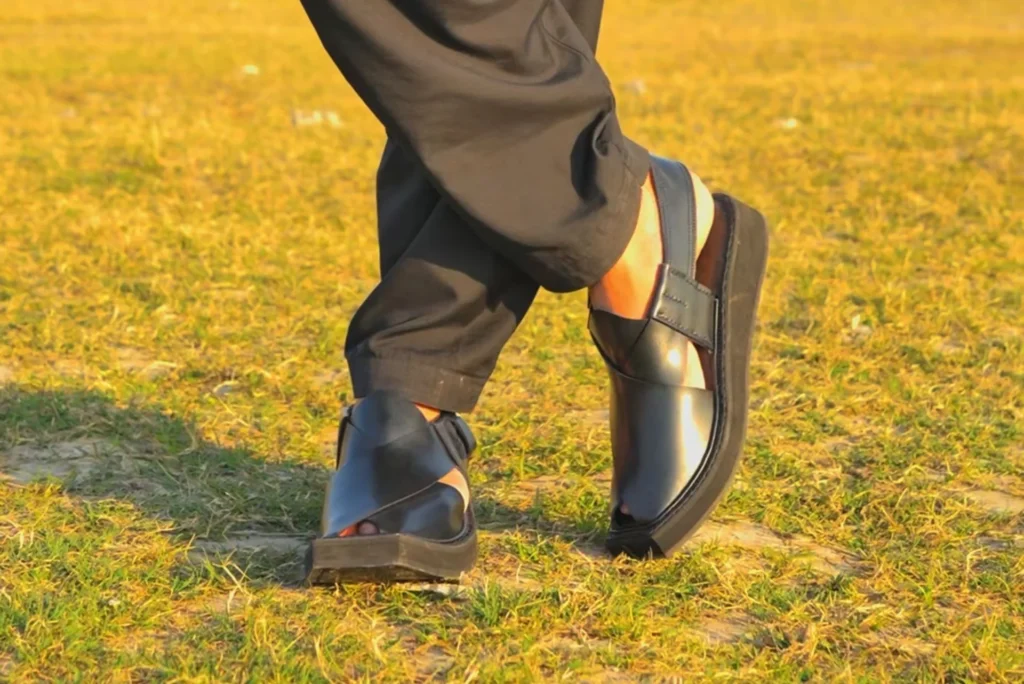Norozi Black Crocodile Chappals Category